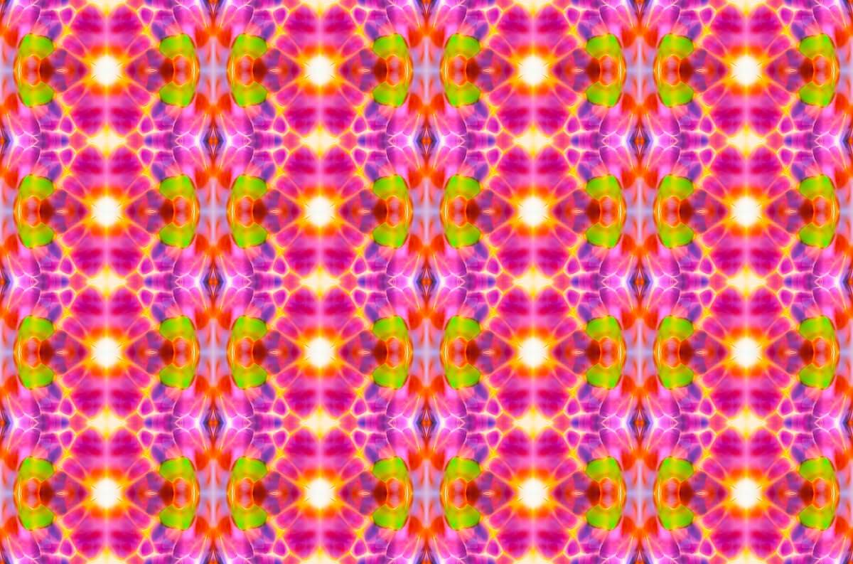 Gazing pattern in pink